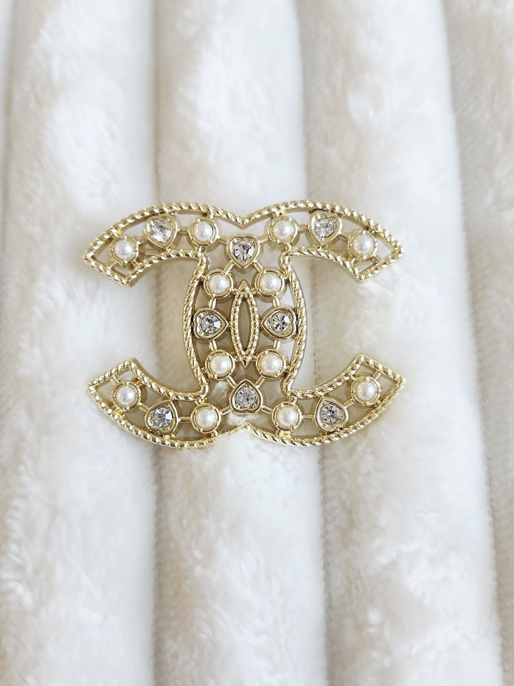 Chanel CC Logo Brooch Gold Tone Pearl Crystal Heart Estate Piece